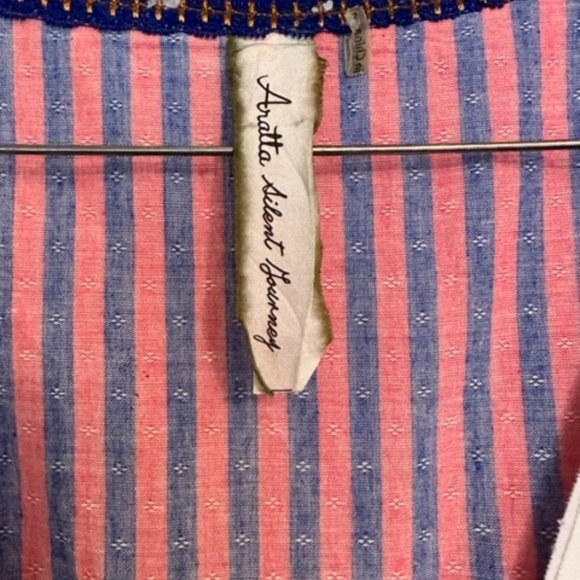 Women Top - V Neck No sleeves - Picture 2 of 4